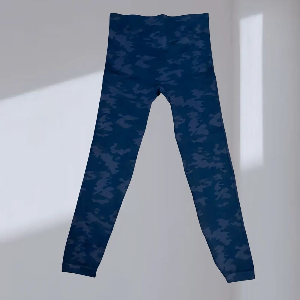 Spanx Look At Me Now Seamless Camo Leggings – Navy Camo (Women’s XL)
